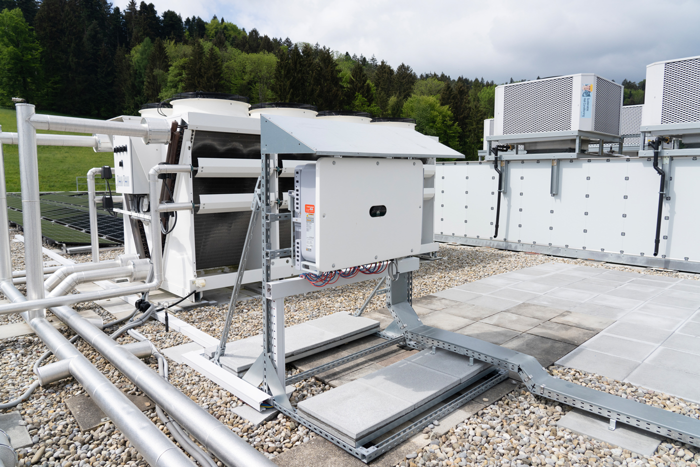 PV-Shelter und Wechselrichter-Gehäuse für Photovoltaik-Anlagen im Außenbereich